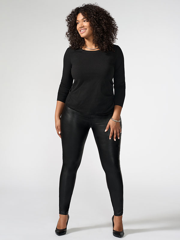 ROOL - Svarte leggings med skinnlook  fra Only Carmakoma