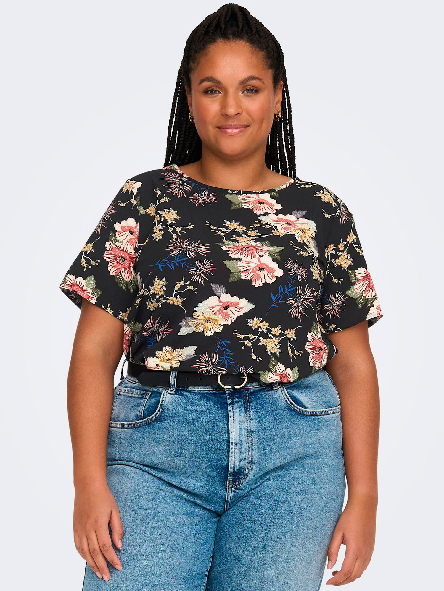 VICA - Sort bluse med flot blomster print fra Only Carmakoma