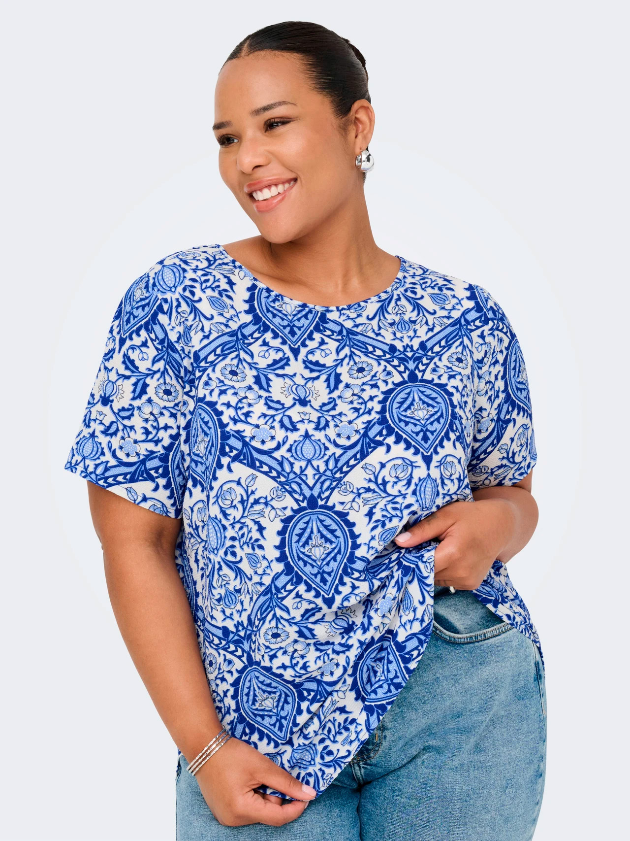 CARVICA - Plus Size Bluse fra Only Carmakoma