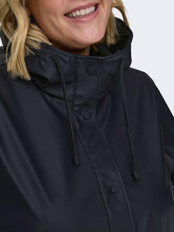 CARELLEN - Plus Size Raincoat fra Only Carmakoma