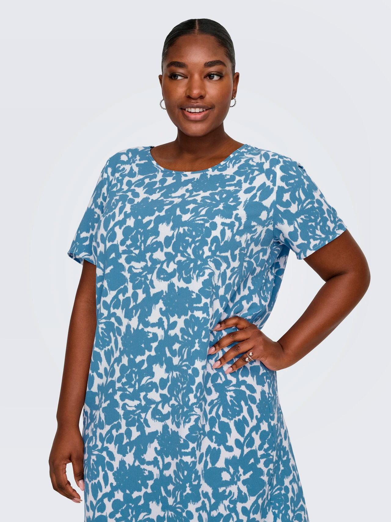 CARLUX - Plus Size Kjole fra Only Carmakoma