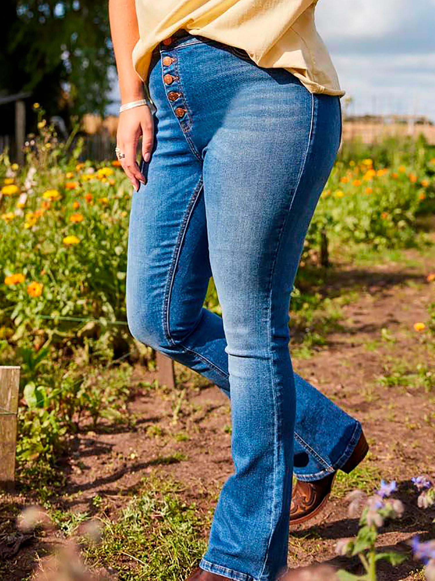 Carlalola -  jeans med knapper fra Only Carmakoma