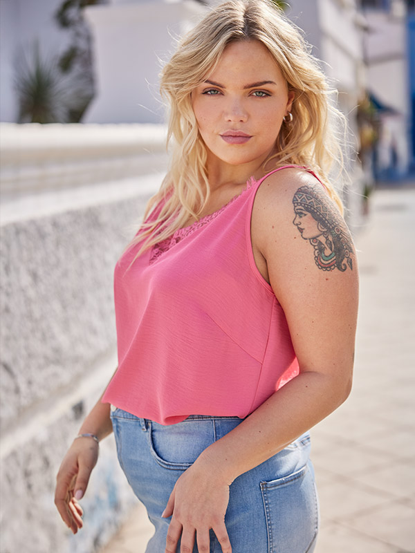 CARMETTA - Plus Size Topp fra Only Carmakoma