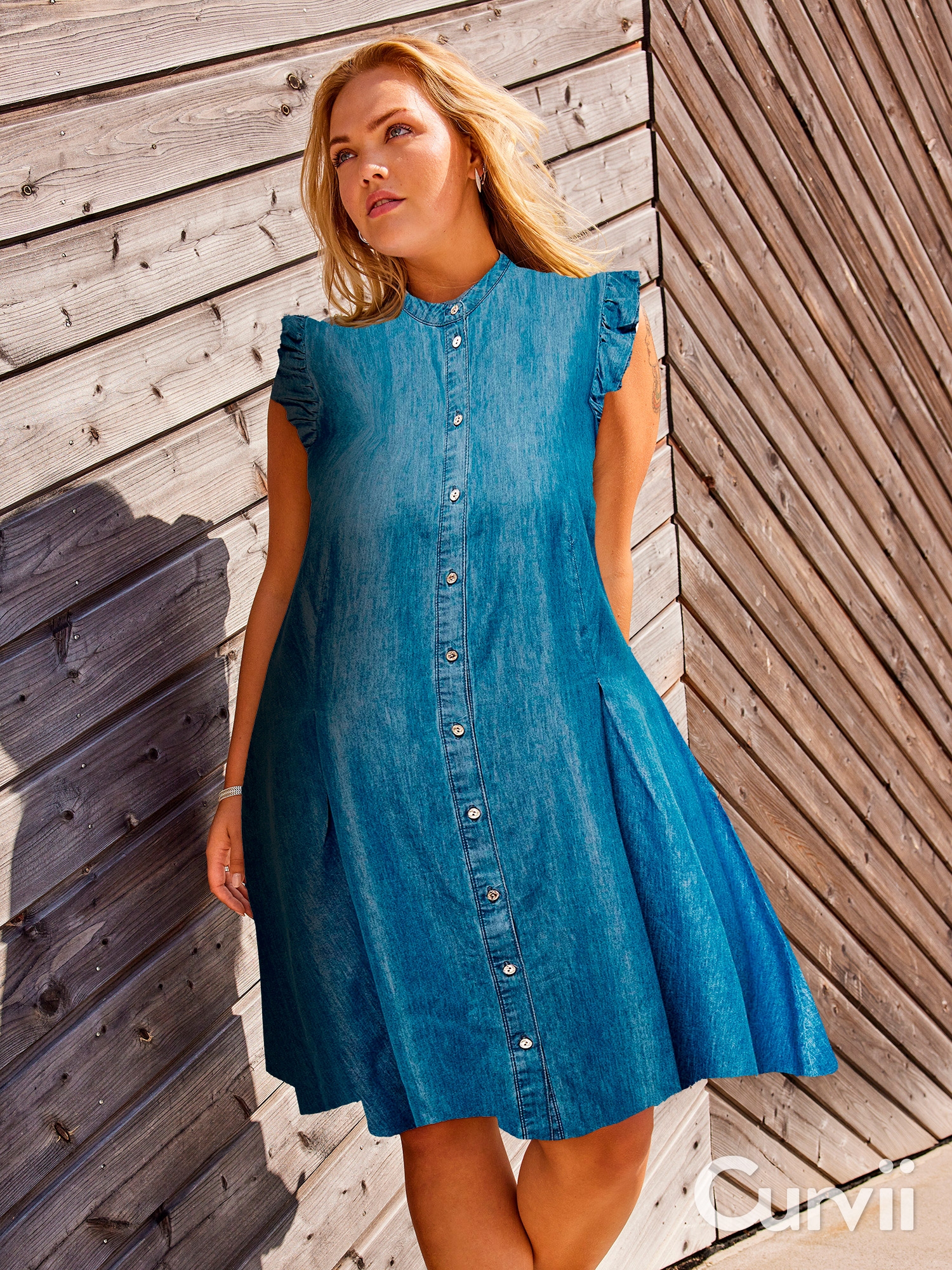 Carlea - blå kjole i tencell fra Only Carmakoma