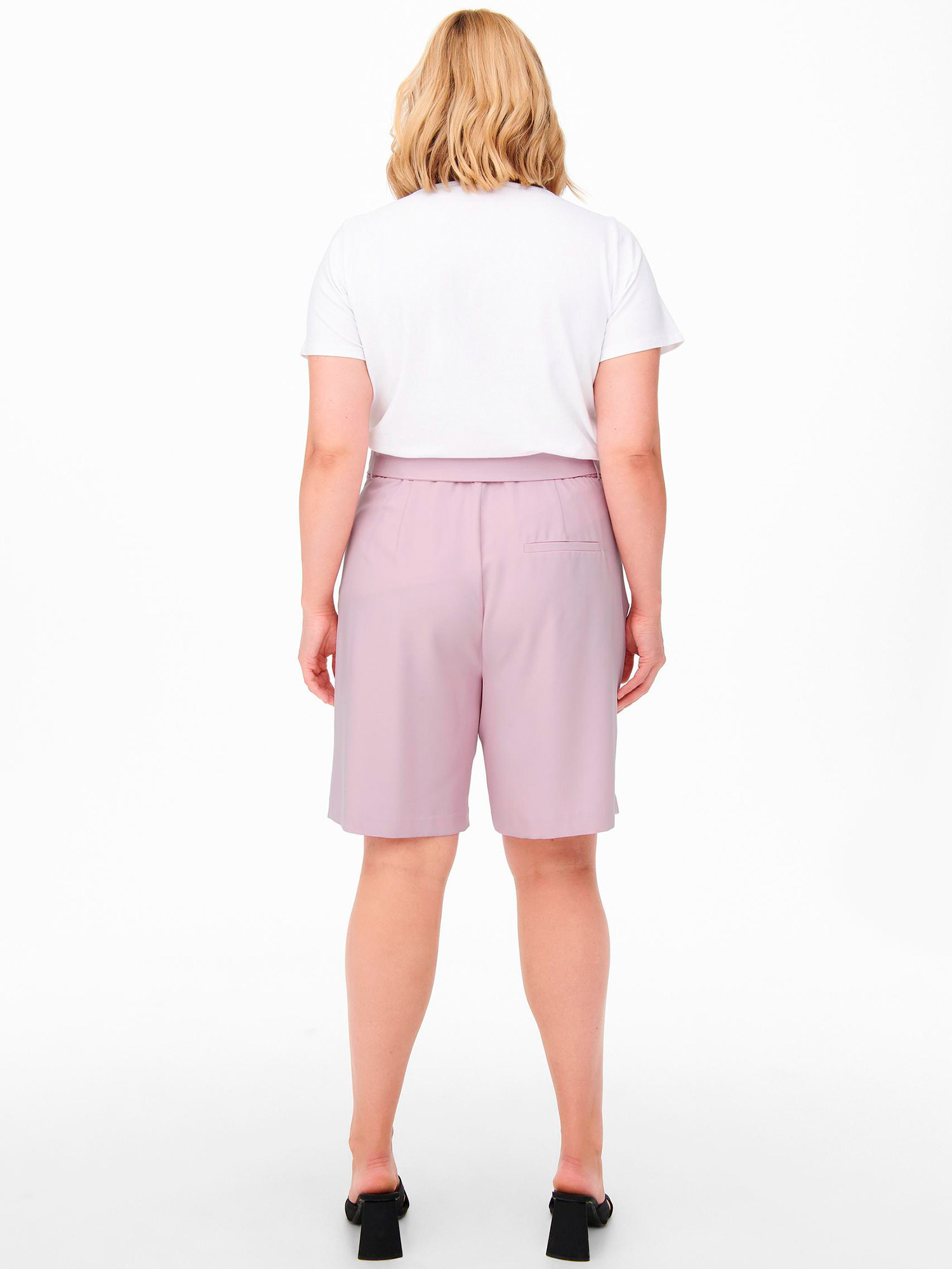 Car VIOLET - Flotte rosa shorts i klassisk look fra Only Carmakoma