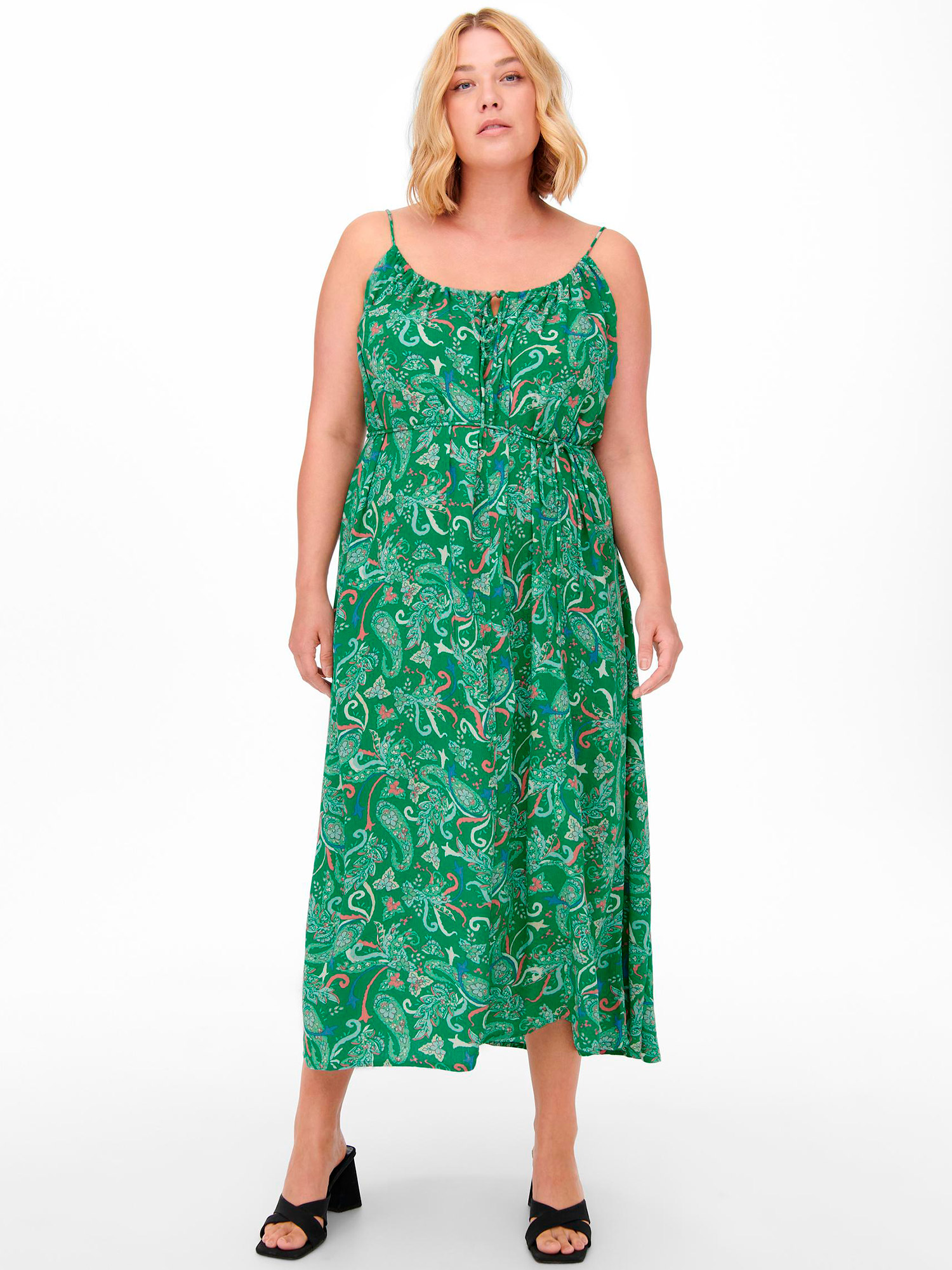 Carstellon - Grønn kjole i viskose med flot print fra Only Carmakoma