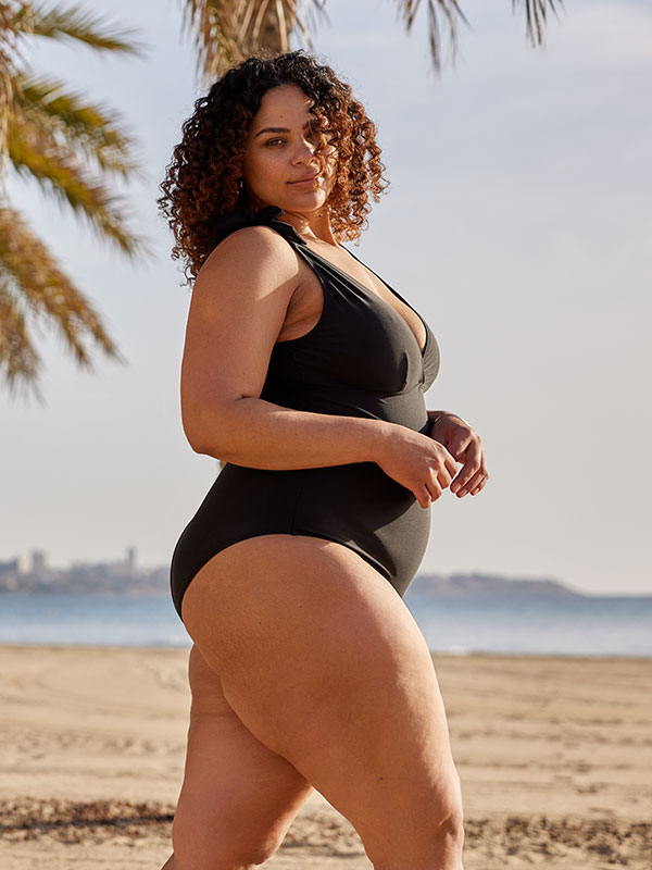 CLARA - Plus Size Swimsuit fra Only Carmakoma