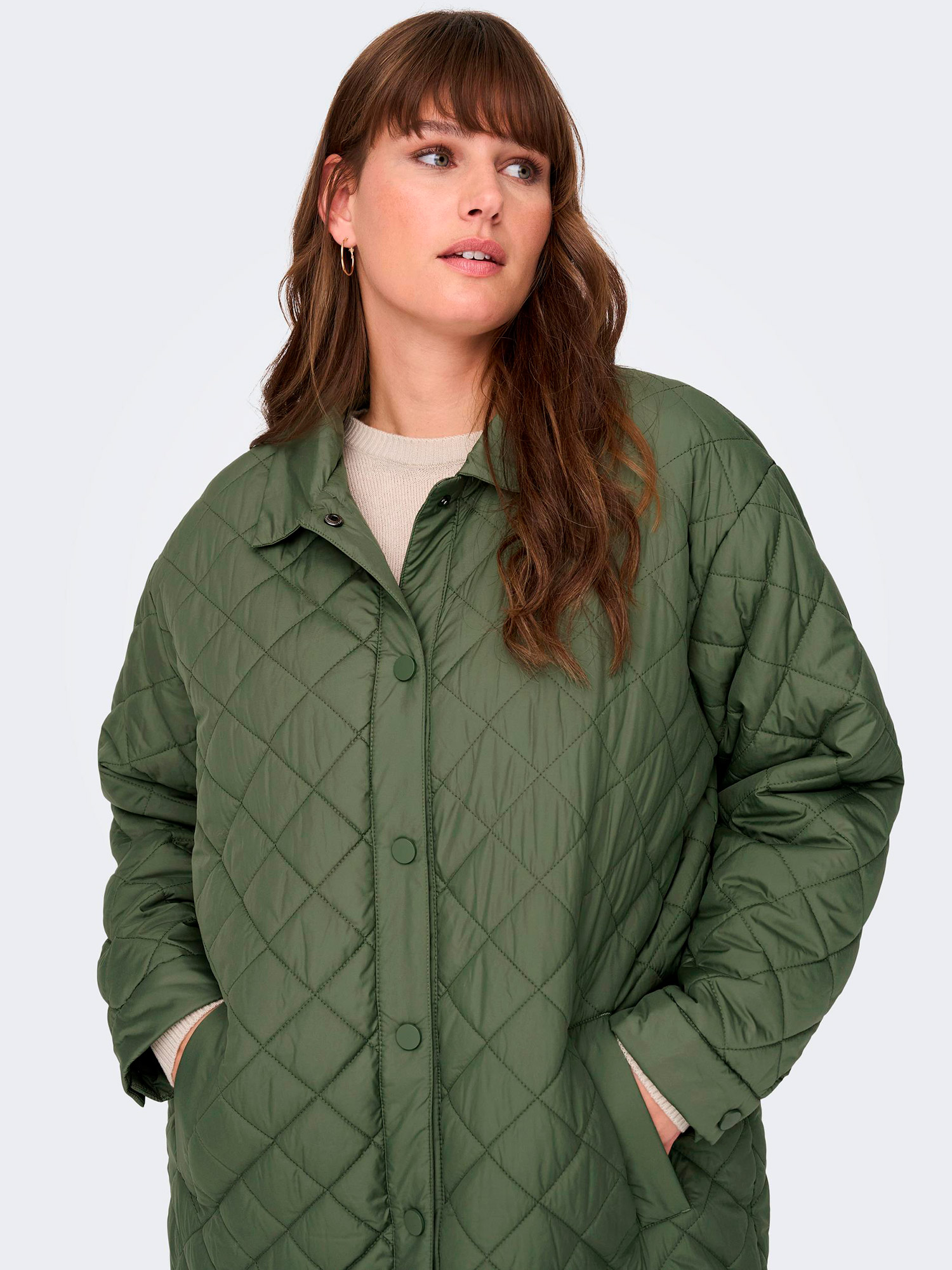 NEWTANZIA - Grønn lett vattert jakke fra Only Carmakoma