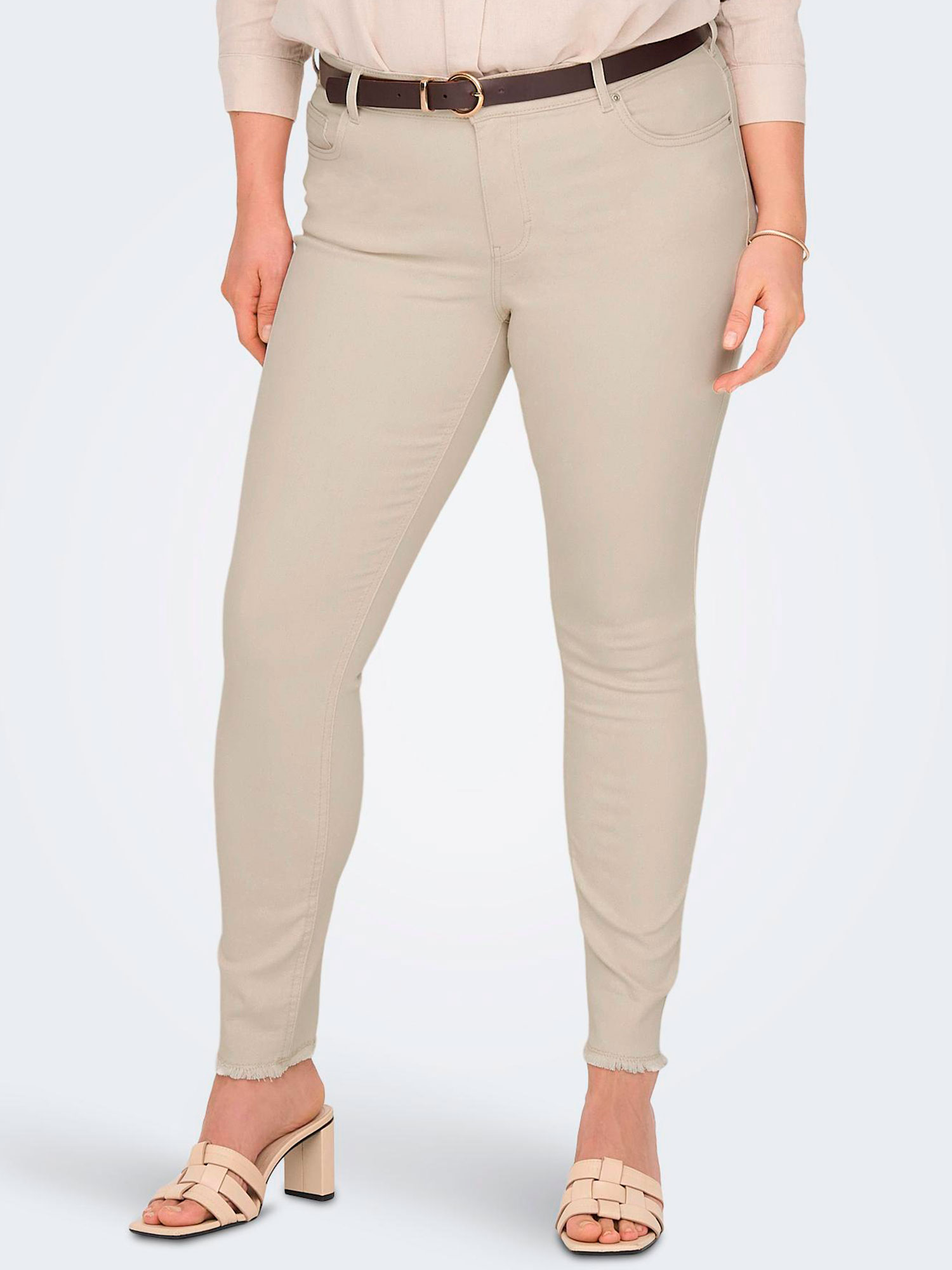 WILLY - Beige jeans med benlengde 32 fra Only Carmakoma