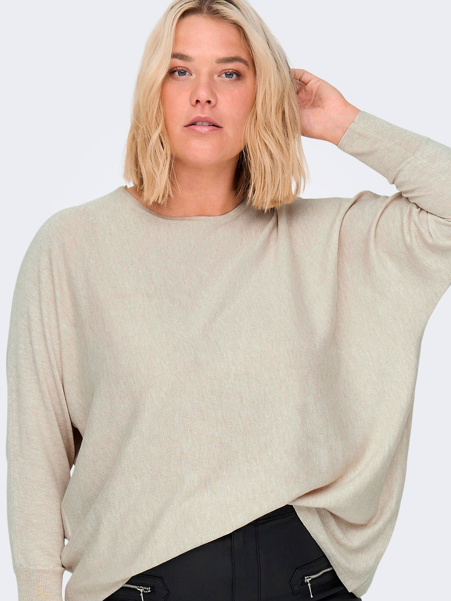 ALONA - Beige strikket genser fra Only Carmakoma