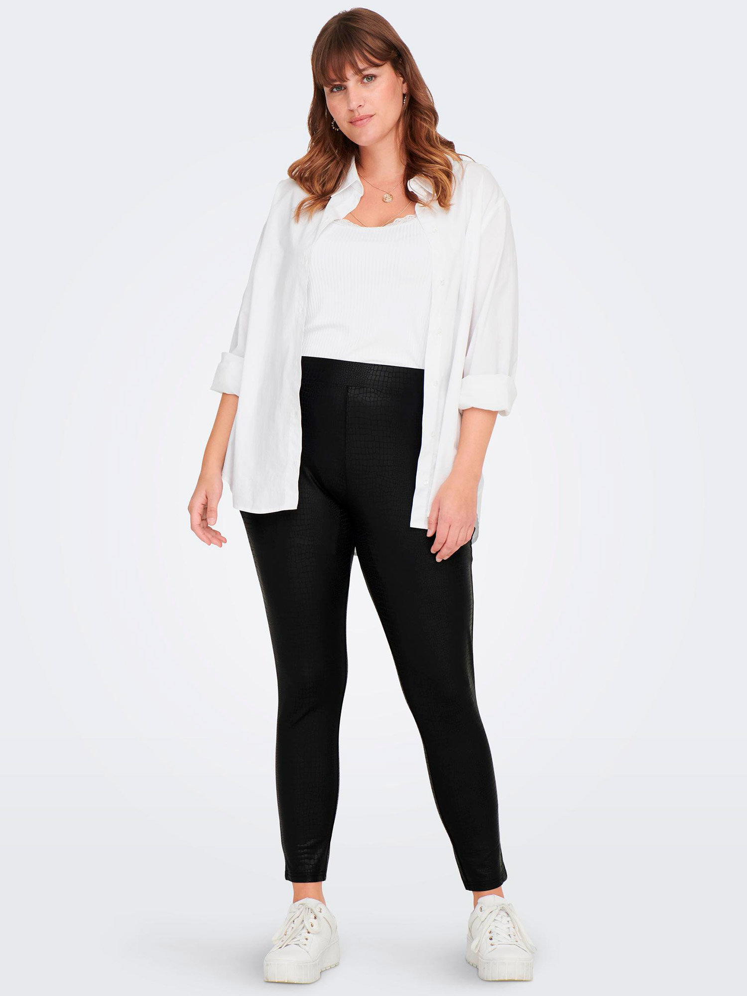 SANIRA - Svarte leggings i skinnlook fra Only Carmakoma