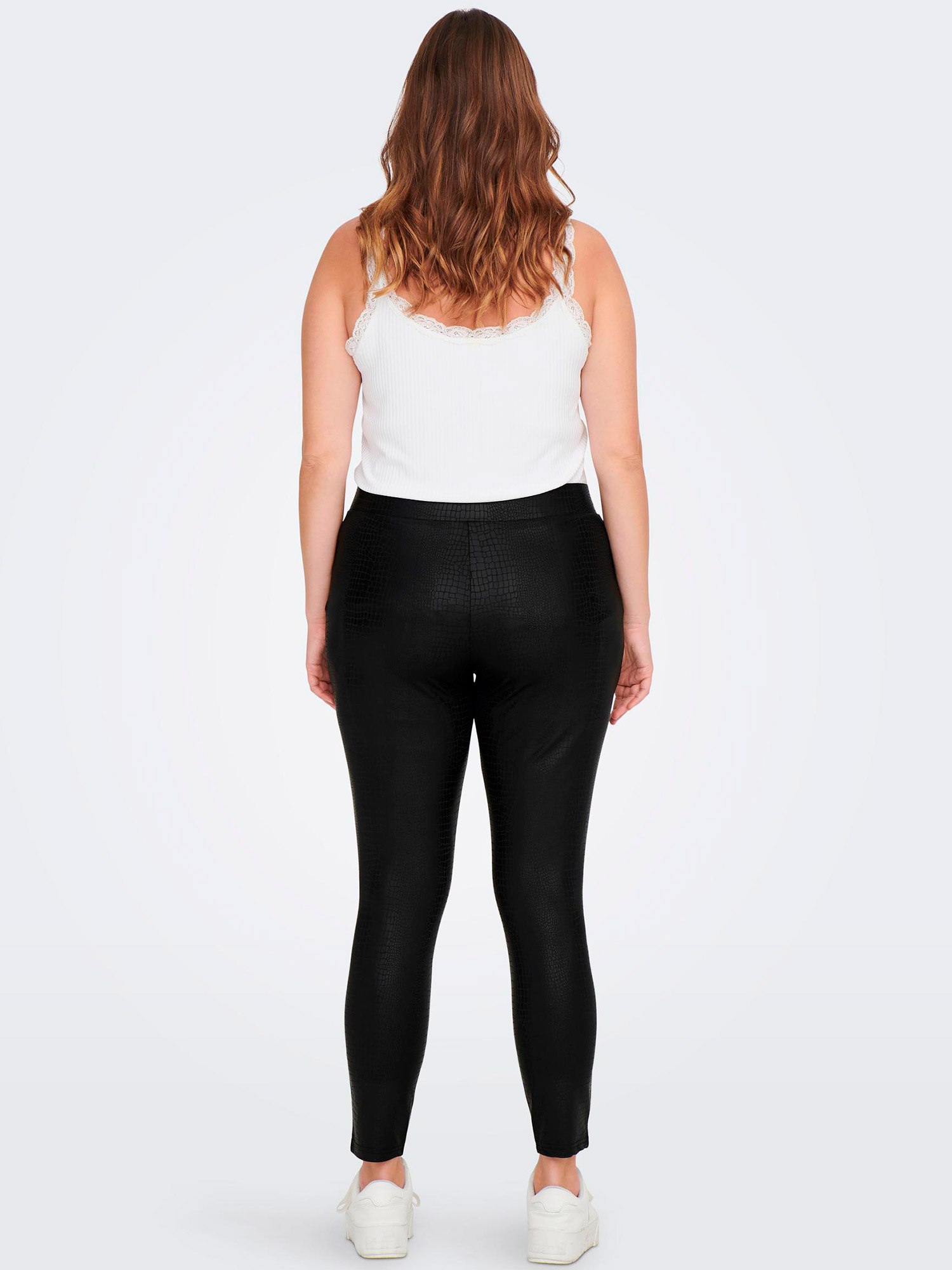 SANIRA - Svarte leggings i skinnlook fra Only Carmakoma