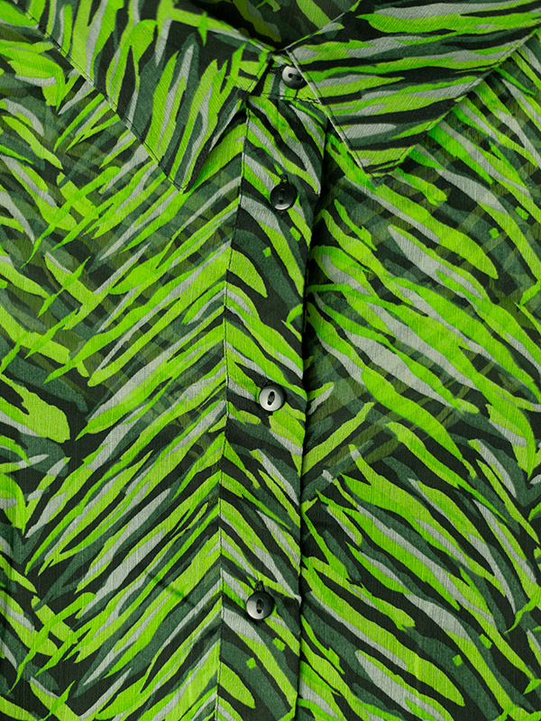 TRINA - Kjole med grønnt print i to lag fra Only Carmakoma