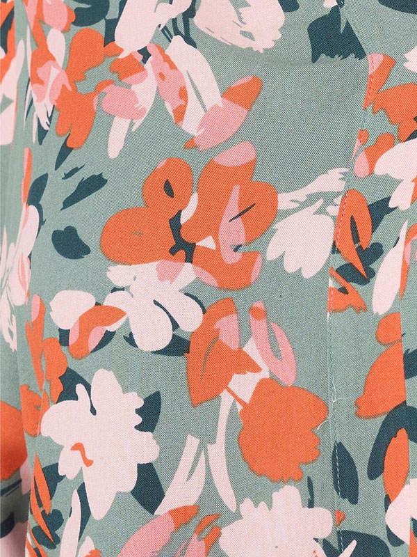 NOVA - Grønn bluse med oransje blomster fra Only Carmakoma