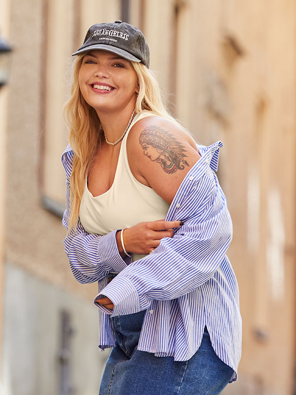 CAREA - Plus Size Topp fra Only Carmakoma