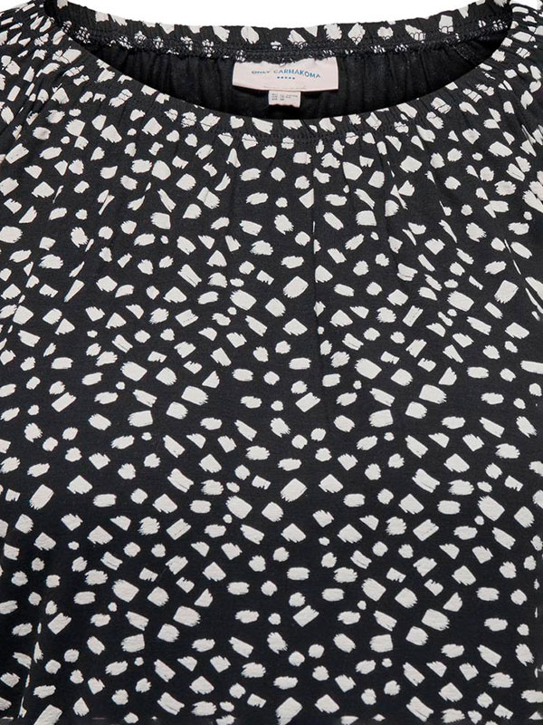 VIOLETTI - Svart bluse med 3/4 ermer og print fra Only Carmakoma