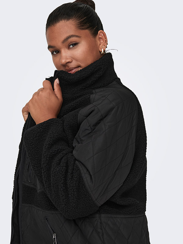 CAROHIO - Plus Size Jakke fra Only Carmakoma