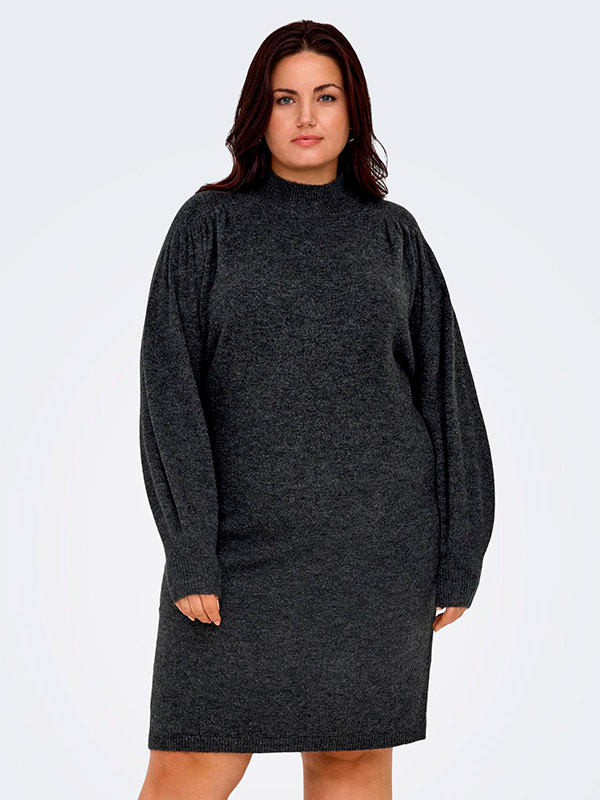 EMILIA - Lang grå strikket kjole med høy hals fra Only Carmakoma