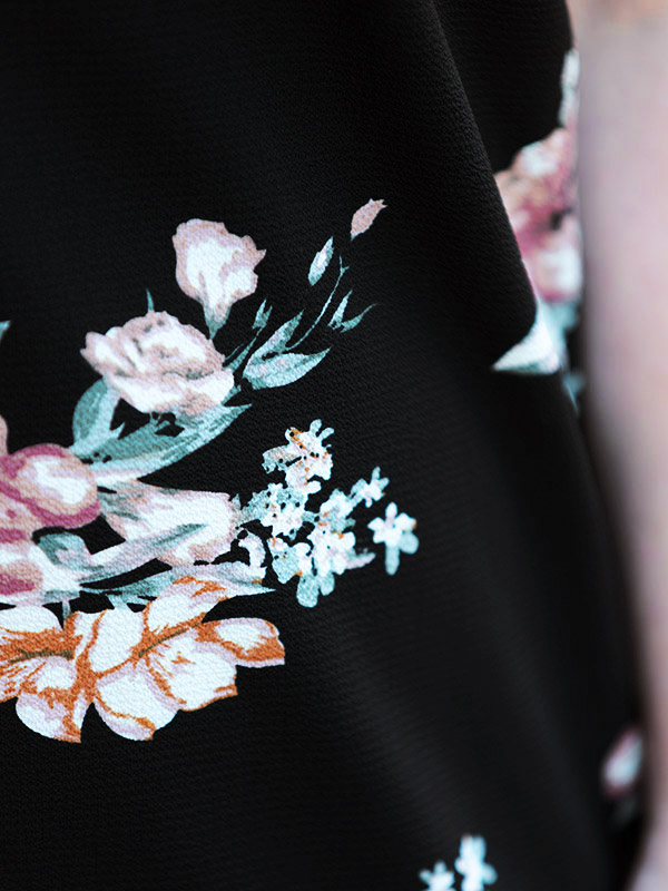 LUX - Svart kjole med blomsterprint fra Only Carmakoma