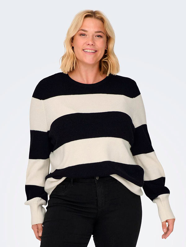 NEW DARIA - Strikket genser med svarte og beige striper fra Only Carmakoma