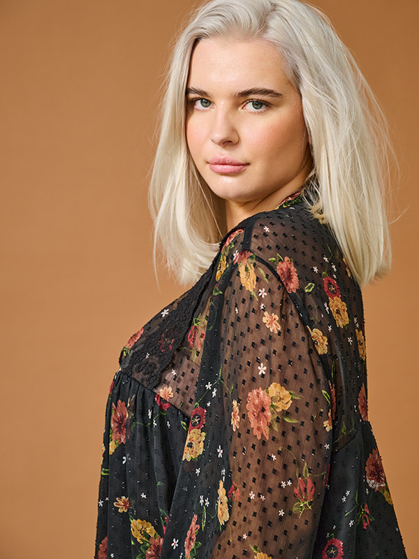 CARTESSA - Plus Size Bluse fra Only Carmakoma