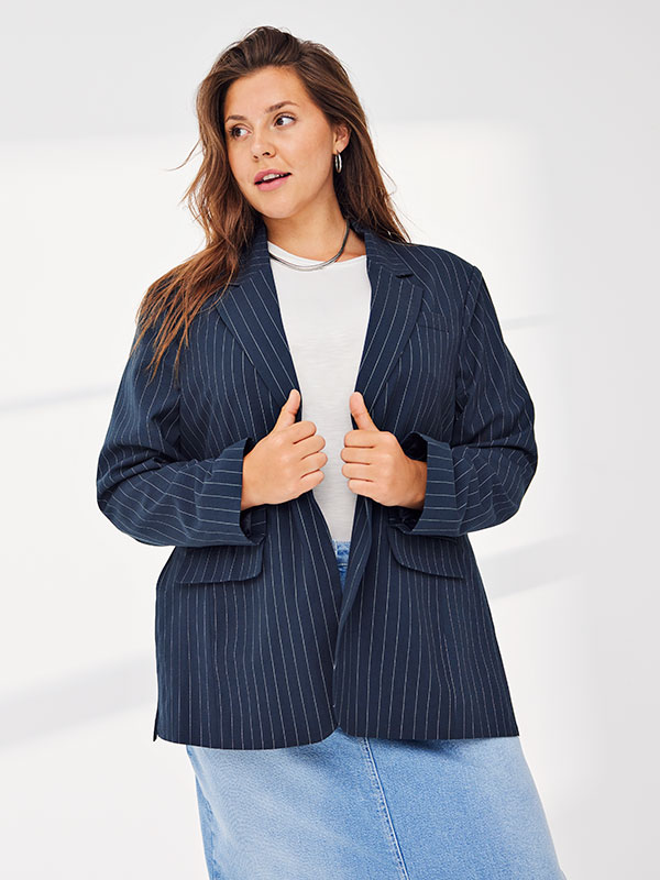 CARDAMIE - Plus Size Blazer fra Only Carmakoma