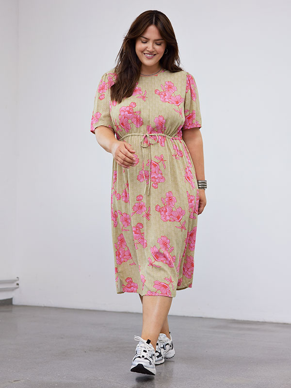 CARTILDA - Plus Size Kjole fra Only Carmakoma