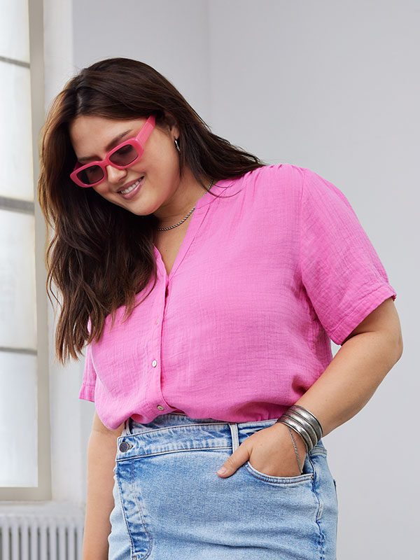 CARTHYRA - Plus Size Bluse fra Only Carmakoma