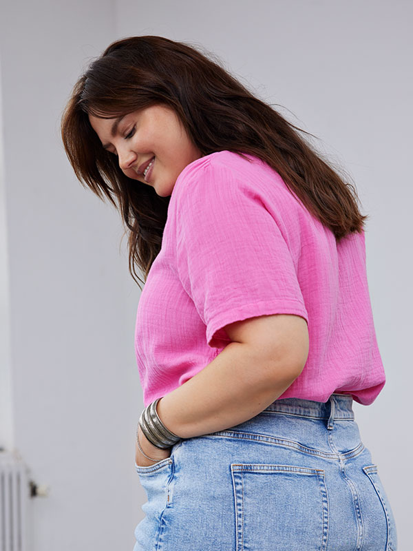 CARTHYRA - Plus Size Bluse fra Only Carmakoma