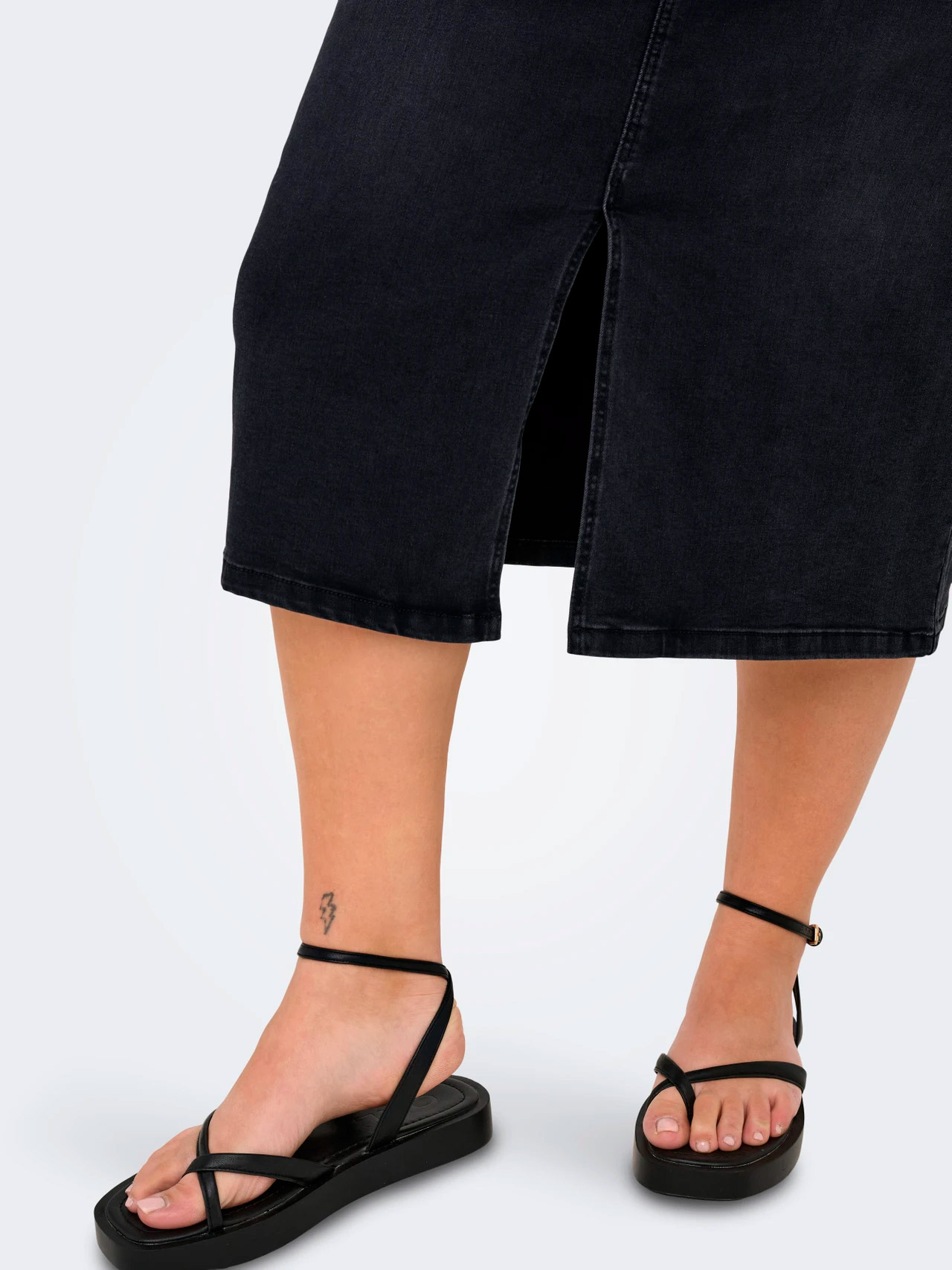 CARROSE - Plus Size Skjørt fra Only Carmakoma