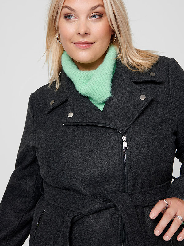 CARAUGUSTA - Plus Size Frakk fra Only Carmakoma