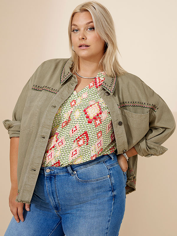 CARPRIME - Plus Size Jakke fra Only Carmakoma