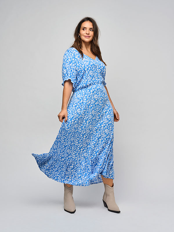 CARCHIANTI - Plus Size Kjole fra Only Carmakoma