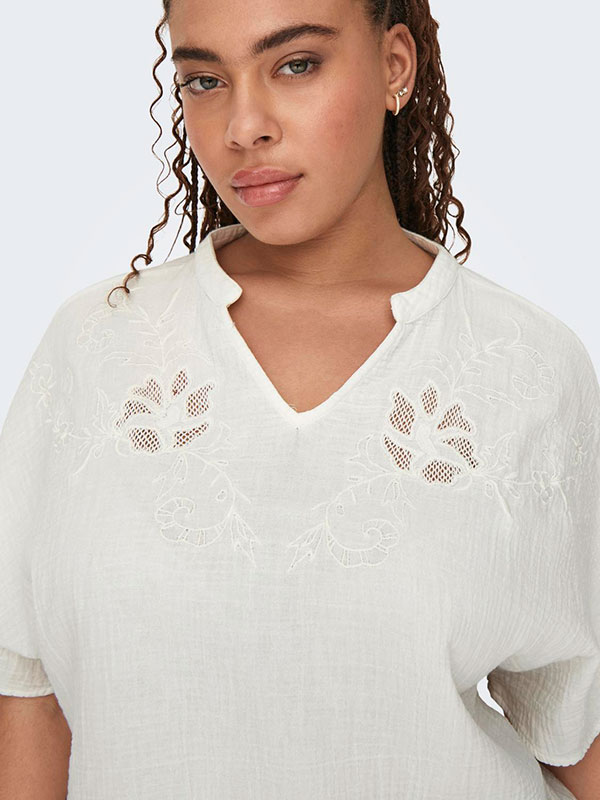CARTHYRA - Plus Size Bluse fra Only Carmakoma