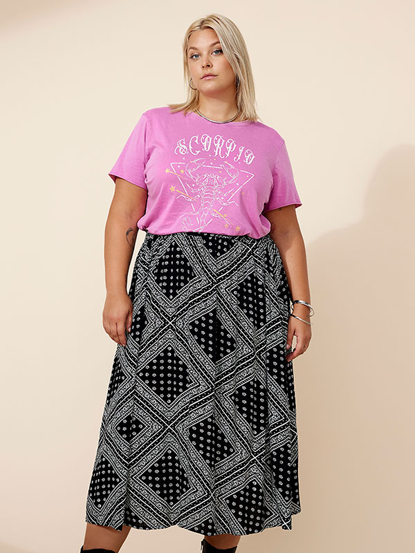 CARCHERRY - Plus Size Skjørt fra Only Carmakoma