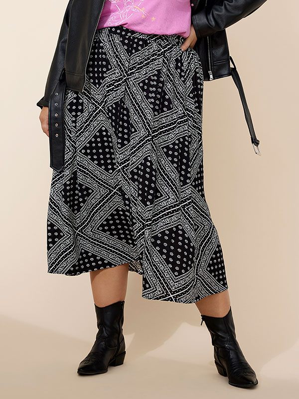 CARCHERRY - Plus Size Skjørt fra Only Carmakoma