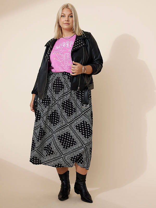 CARCHERRY - Plus Size Skjørt fra Only Carmakoma