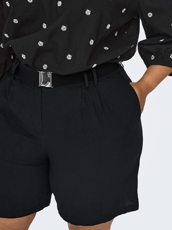 CARCAROLYN - Plus Size Shorts fra Only Carmakoma