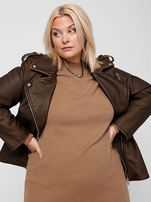 CARFRIDA - Plus Size Kjole fra Only Carmakoma