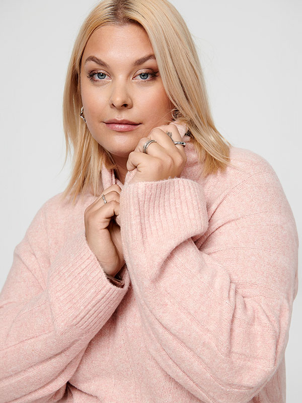 CARJEANETT - Plus Size Genser fra Only Carmakoma