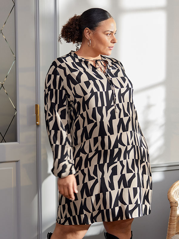 CARDIONA - Plus Size Kjole fra Only Carmakoma
