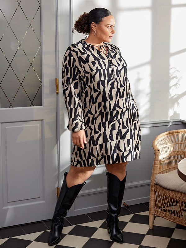 CARDIONA - Plus Size Kjole fra Only Carmakoma