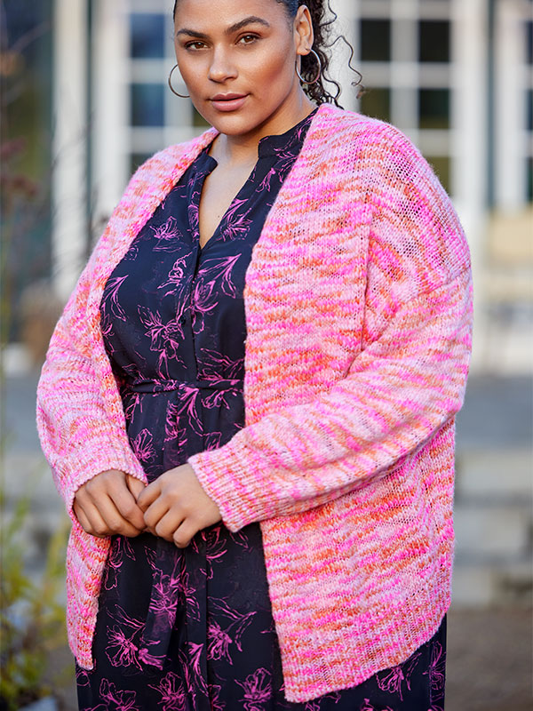 CARMELENA - Plus Size Kjole fra Only Carmakoma