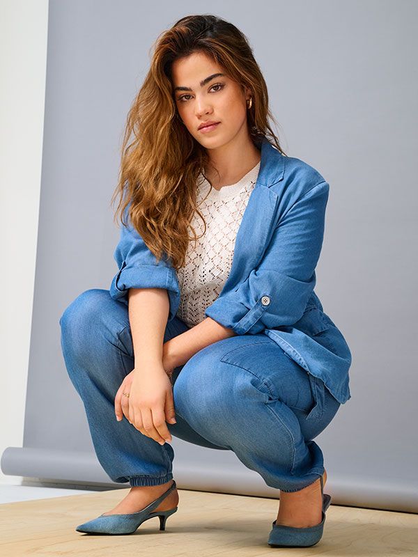 CARCHARIS - Plus Size Bukser fra Only Carmakoma