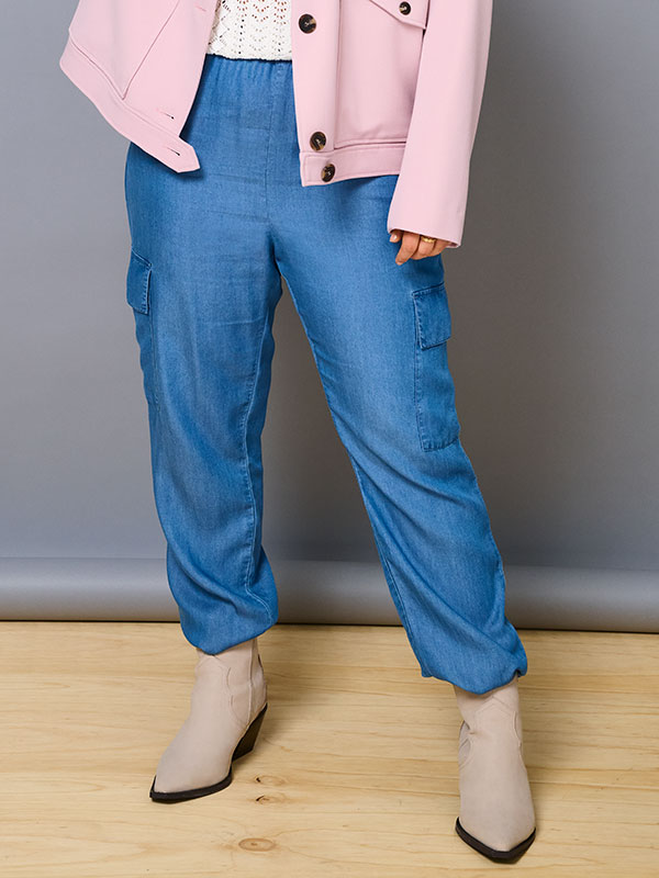 CARCHARIS - Plus Size Bukser fra Only Carmakoma