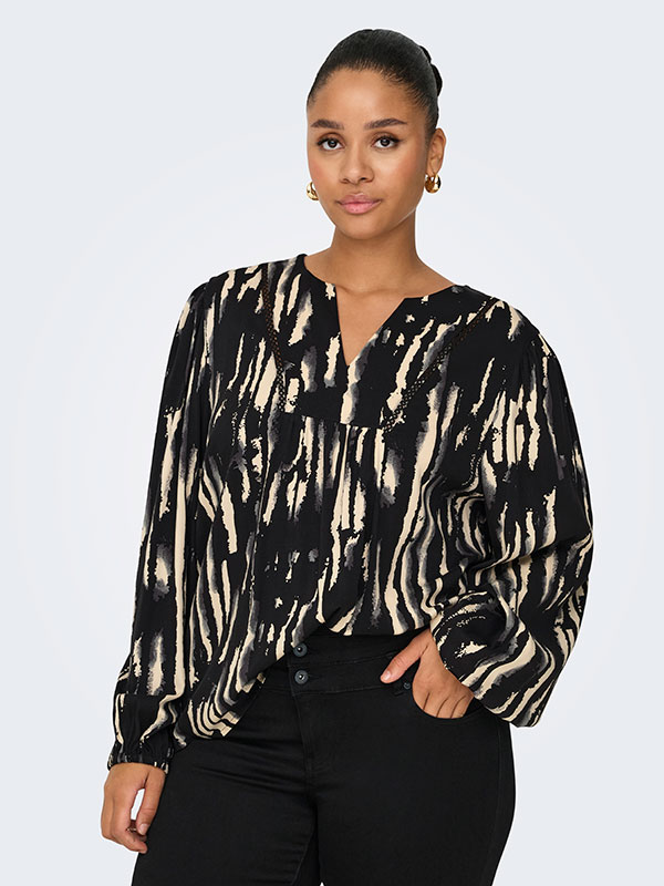 CARMIKAELA - Plus Size Bluse fra Only Carmakoma