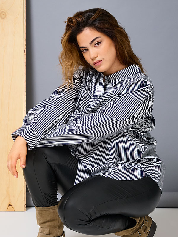 CARKARIN - Plus Size Skjorte fra Only Carmakoma