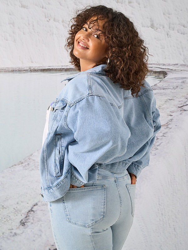 CARROBYN - Plus Size Jakke fra Only Carmakoma