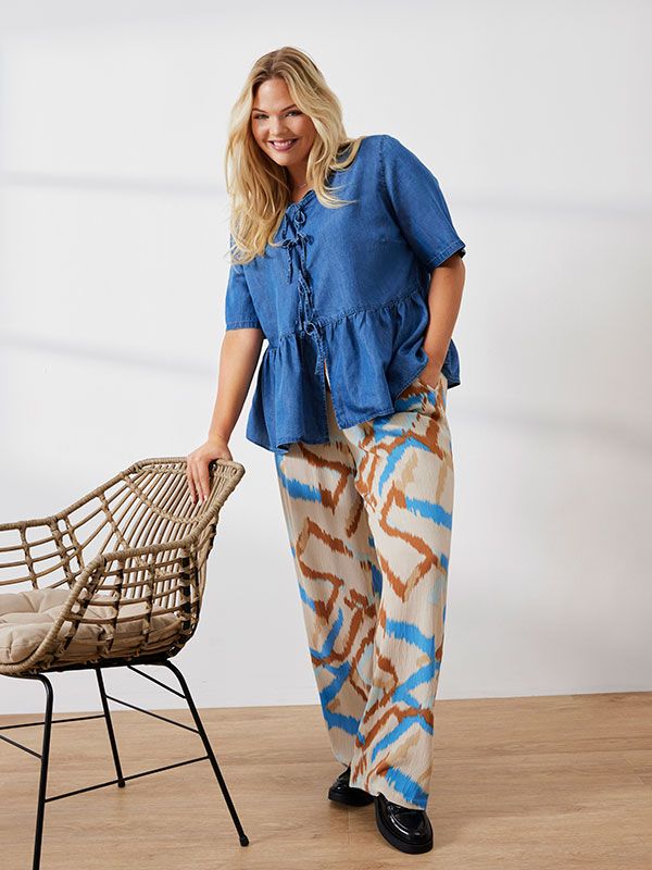 CARBEA - Plus Size Bluse fra Only Carmakoma