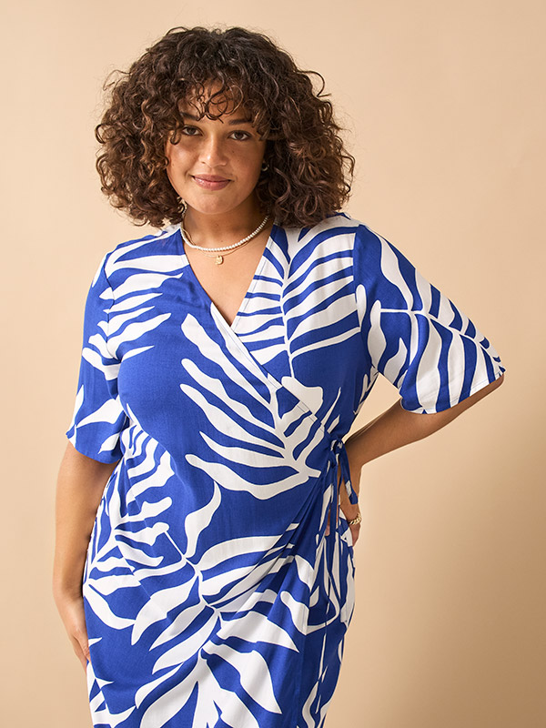 CARHELEN - Plus Size Kjole fra Only Carmakoma